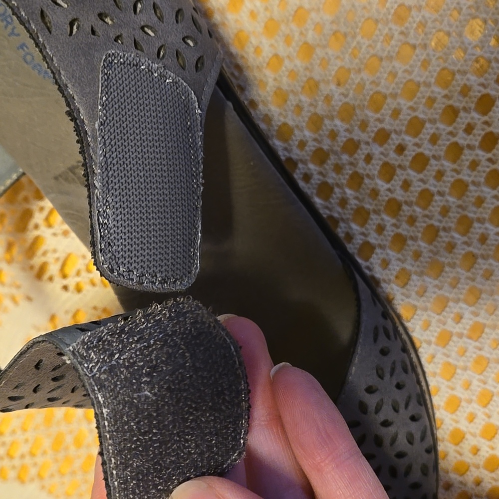JBU by Jambu Chloe Gray Vegan Leather Memory Foam Laser Cut Wedge Sandals - Picture 8 of 10